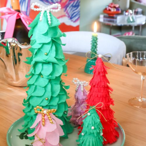 DIY kerstdecoratie: kerstboompjes van hout en crêpepapier