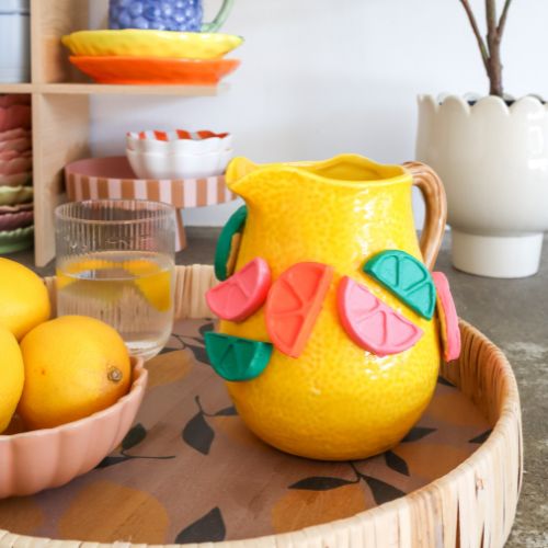 DIY: vaas versieren met boetseerklei