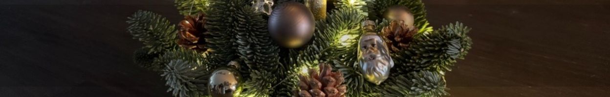 DIY: feestelijk kerststukje & hangende kerstdecoratie