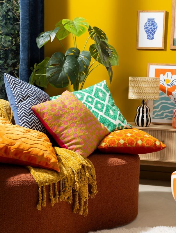 Kussens clashing colours bankje