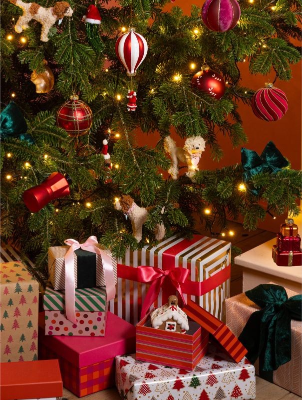 Kerstboom met Holly Jolly hangers