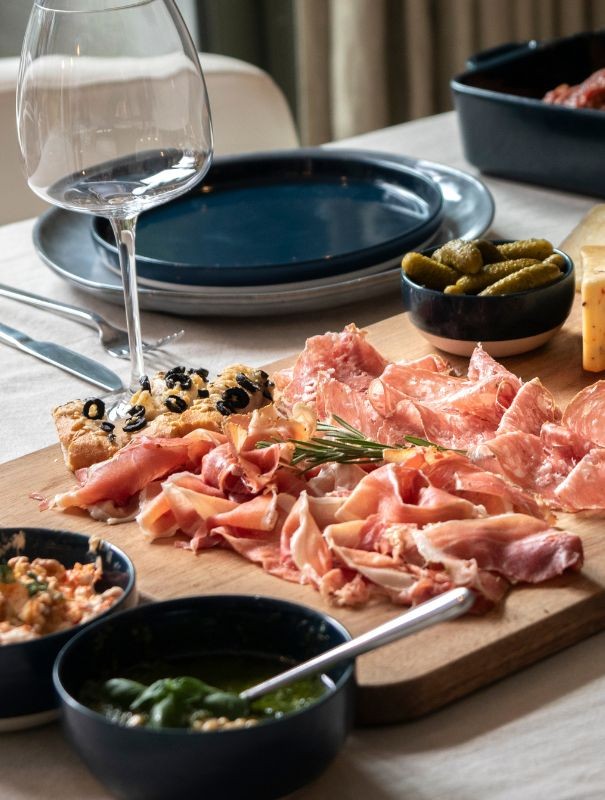 Borrelen met Hugo Kennis servies